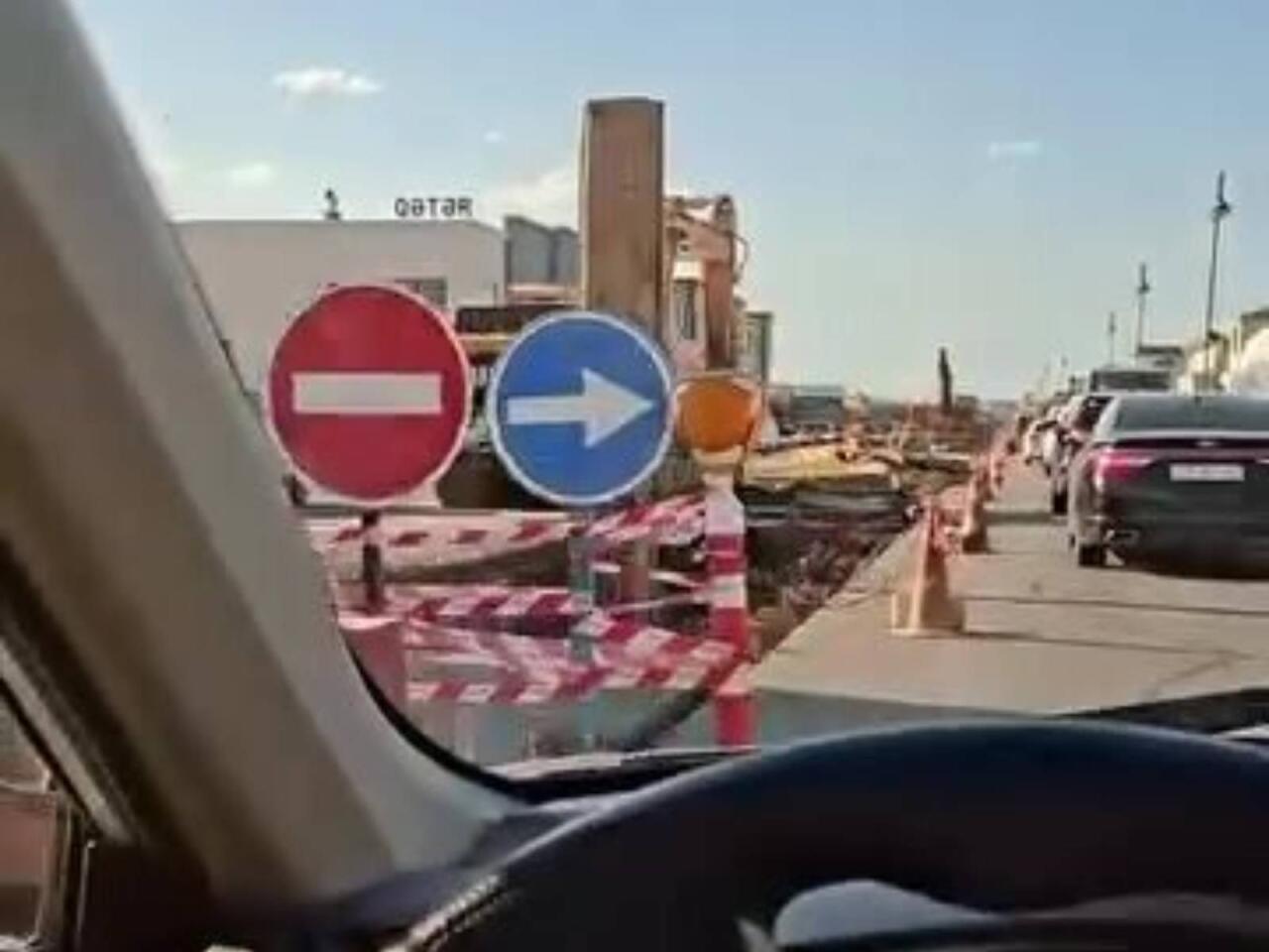 1 aydır ki, Binəqədi yolu "bağlıdır"  Kilometrlərlə tıxac yaranır: sakinlər yolda qalıb  VİDEO