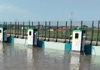 Məntəqəni su basdı, sürücülər çarəsiz qaldı 