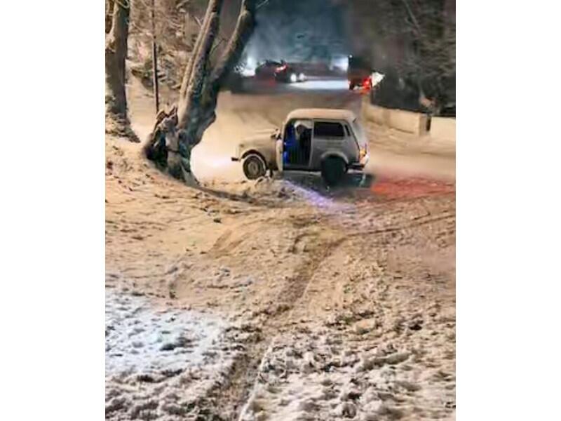 G&ouml;yg&ouml;lə g&uuml;cl&uuml; qar yağıb  FOTO