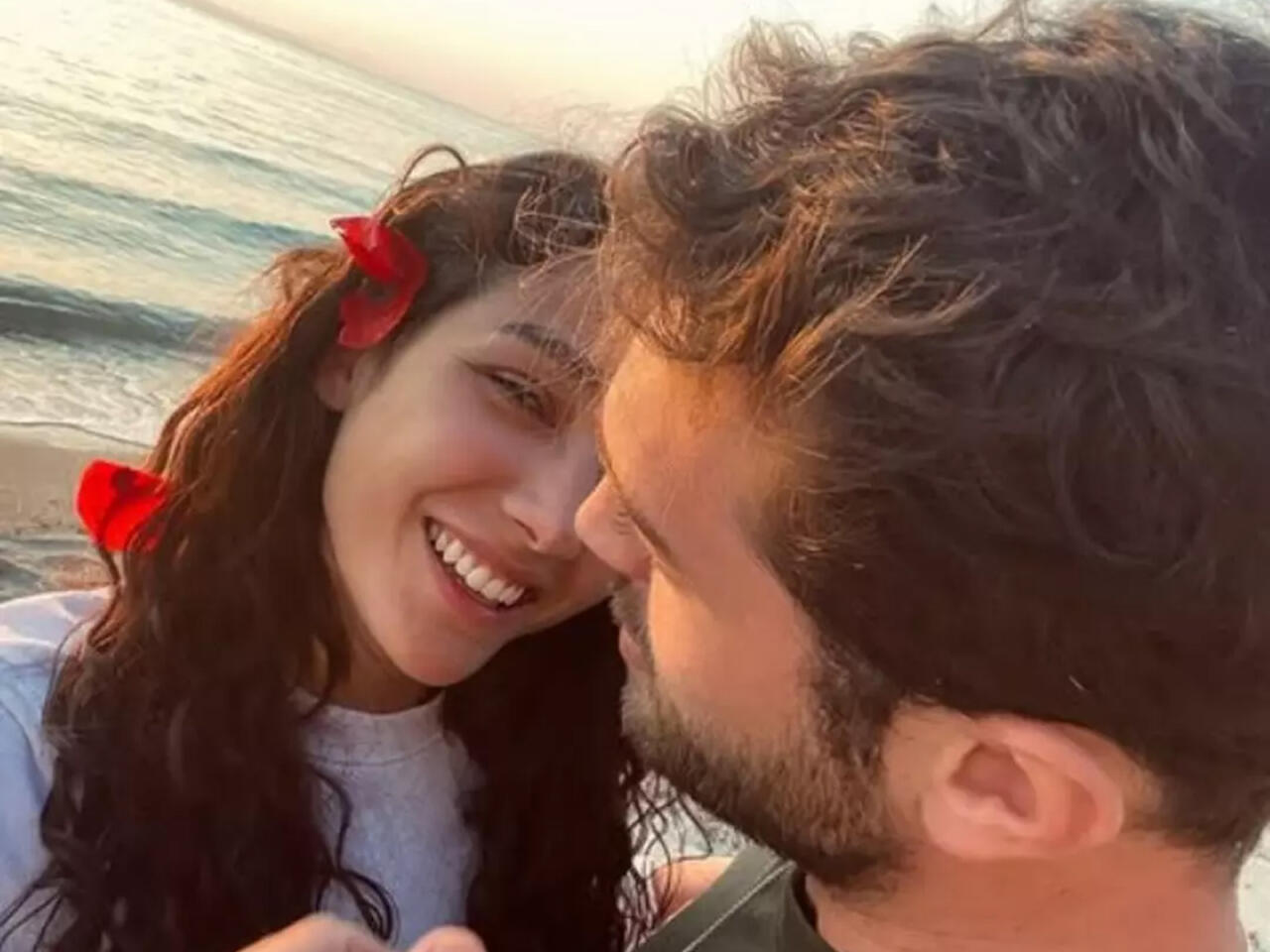 Boykota qoşulan aktrisanın sevgilisi də TRTdən uzaqlaşdırıldı  FOTO
