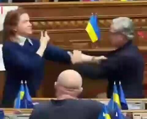 Ukrayna Ali Radasında deputatlar arasında əlbəyaxa dava 