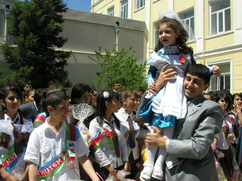 "Son zəng” təlimatına əməl etməyən direktorlar tənbeh edildi