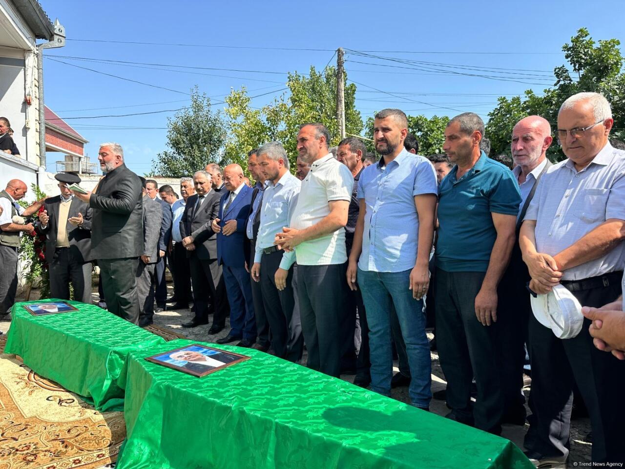 Ağcabədidə Yekaterinburq şəhərində qətlə yetirilən qardaşlarla vida mərasimi başlayıb 
