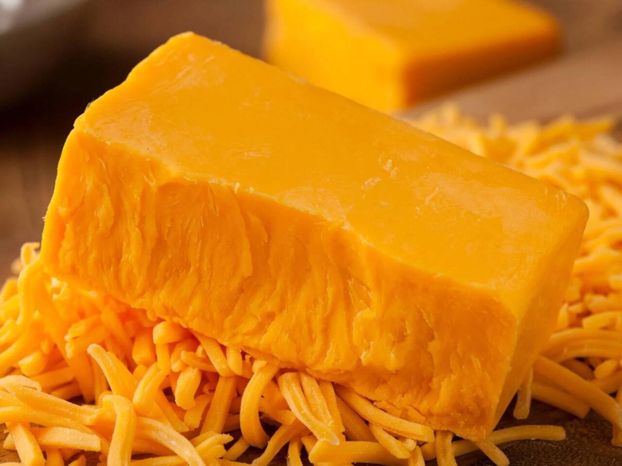 Azərbaycana gətirilən çeddar pendirində zərərli bakteriya aşkarlandı  FOTO