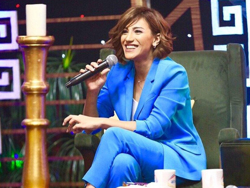 R&ouml;ya Elgizin ağzını "əydi" 