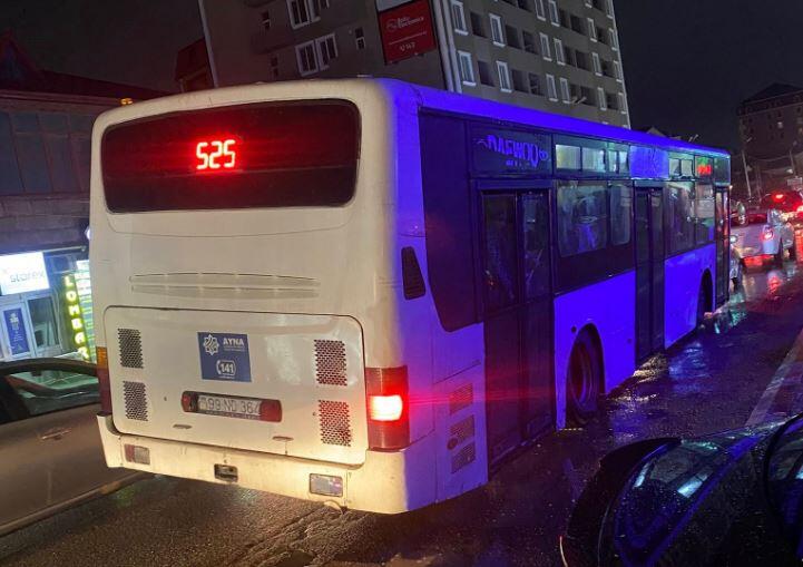 Bakıda "danışan" avtobus peyda olub  VİDEO