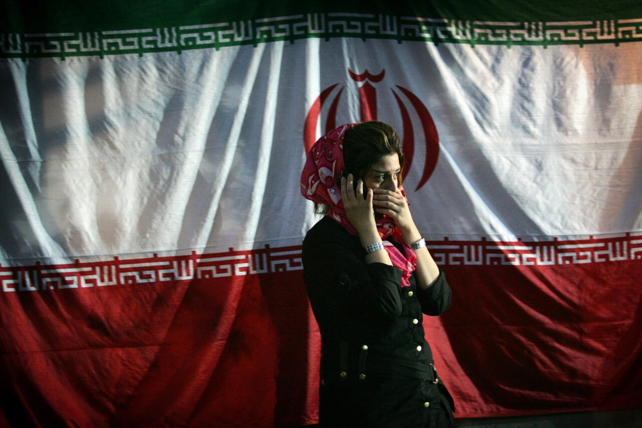 İran paradoksu: daha az hicab və qadağa, daha &ccedil;ox nəzarət və casusluq isteriyası