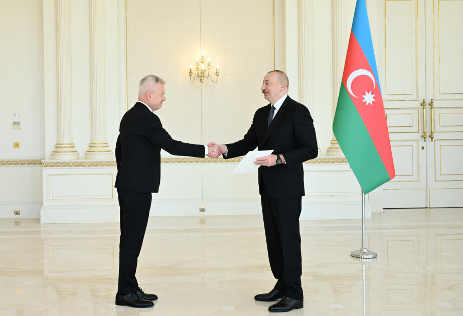 Prezident Polşanın yeni səfirinin etimadnaməsini qəbul etdi  FOTO