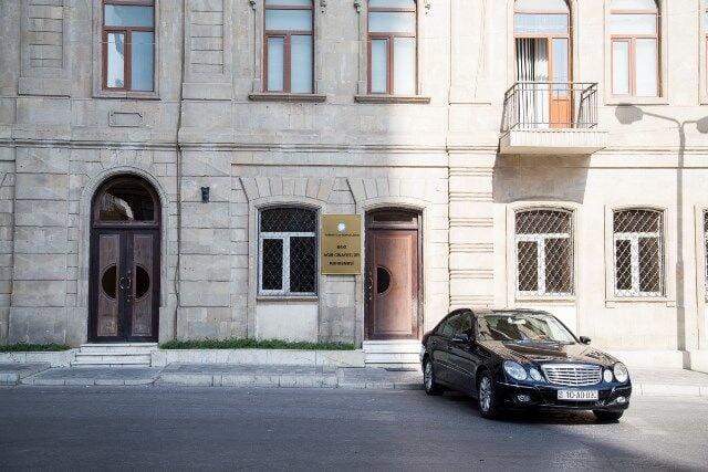 Bakıda dostunun atasını bı&ccedil;aqlayana ağır CƏZA