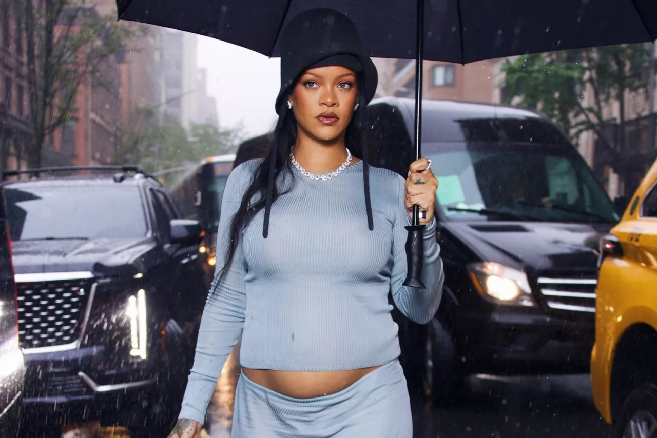 Rihanna yenidən hamilədir  FOTO
