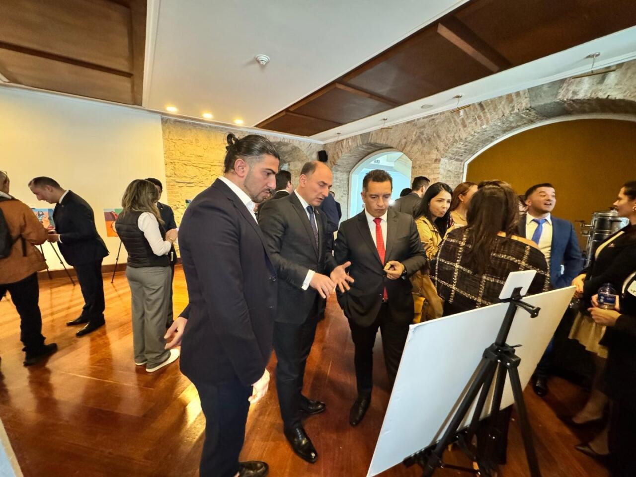 “Xocalı harayı” rəsm sərgisi Kolumbiya Senatında  FOTO