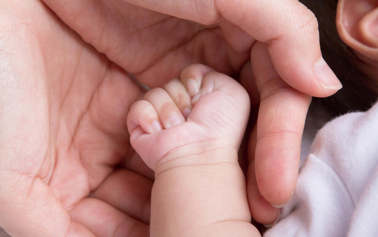 &ldquo;Dəfnə hazırlaşanda uşaq nəfəs almağa başladı, həkimlər m&uuml;daxilə edə bilmədi&rdquo;