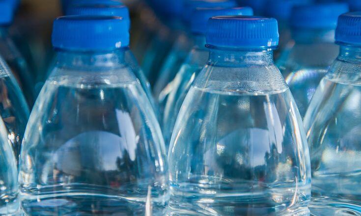 Plastik butulkalardan suya hansı maddələr keçir?