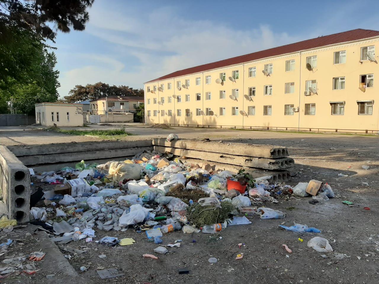 Maştağada tullantılarla bağlı şikayətlər araşdırıldı 