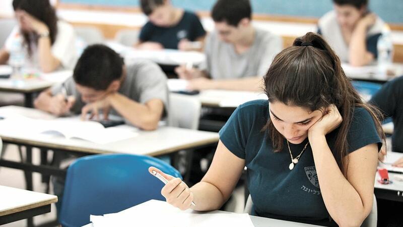 Bu gün doqquzuncular imtahan verdi