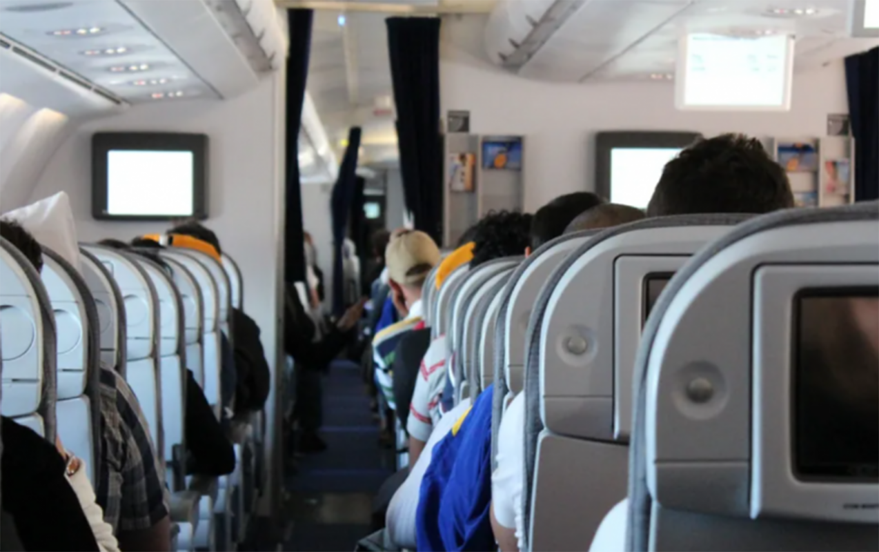 AnkaraBakı təyyarəsində dava  Aeroporta enən kimi həbs olundu