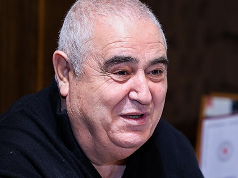 Şərurlu İsfəndiyar cibindəki pulu göstərdi  bu qədər olmasa, çölə çıxmır  VİDEO