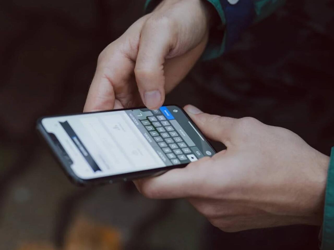 Bu proqramı dərhal telefondan silin  Pulunuzu kartlardan