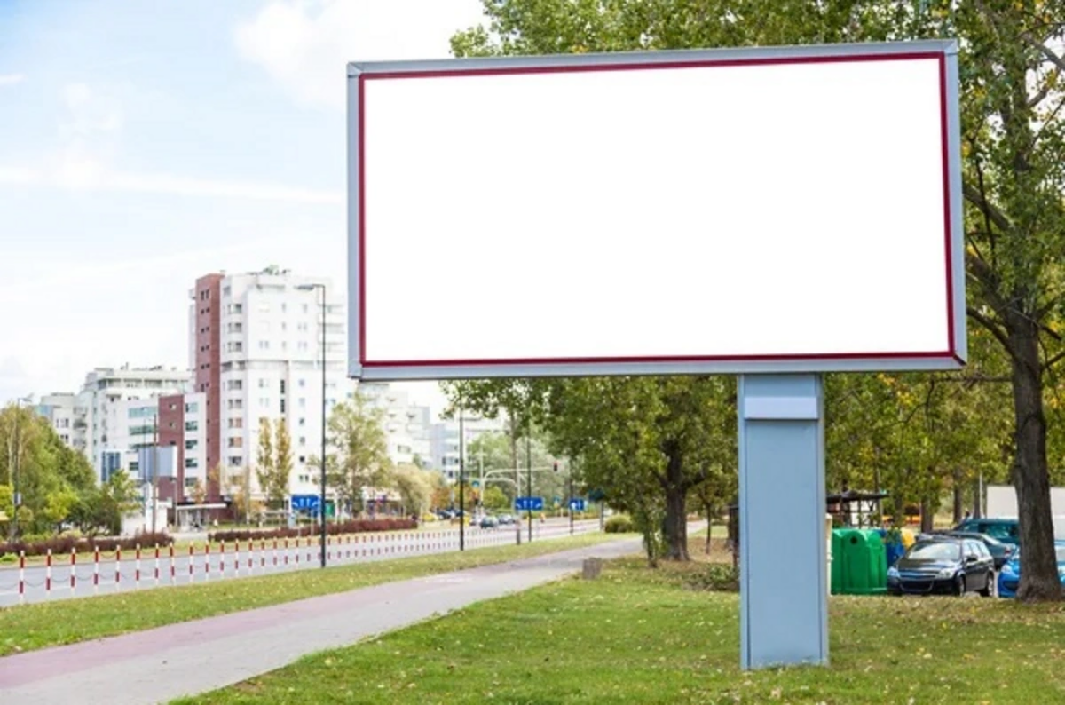Bakıda qeyrietik reklam lövhəsi yığışdırıldı: Varyoxuna nəhlət... 
