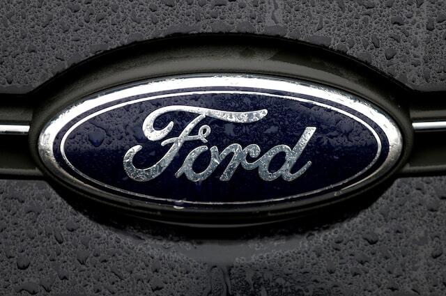 &ldquo;Ford&rdquo; 270 mindən &ccedil;ox avtomobili geri &ccedil;ağırır