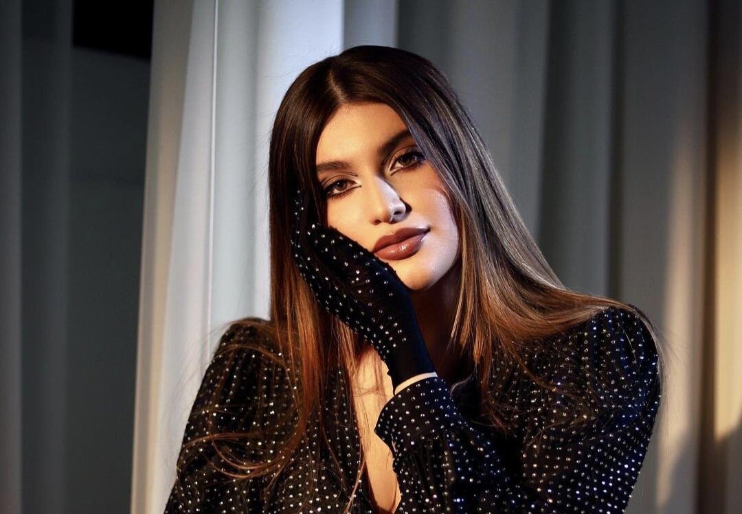 Rəqsanənin qızının ələlə g&ouml;r&uuml;nt&uuml;ləndiyi m&uuml;ğənni KİMDİR? 