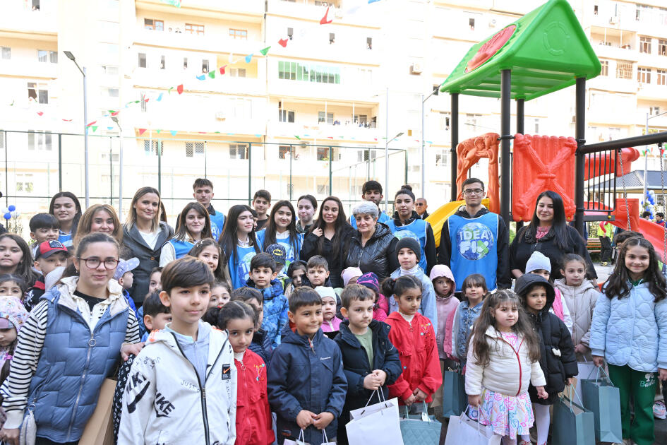 Leyla Əliyevanın iştirakı ilə Bakıda 1400dən çox sakinin yaşadığı həyət abadlaşdırılaraq sakinlərin istifadəsinə verilib 