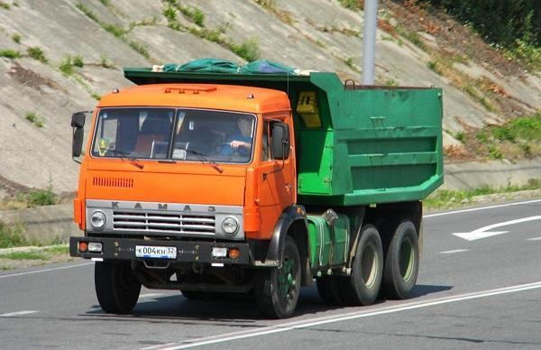 Ucarda "KamAZ" aşdı, BakıQazax yolu bağlandı 