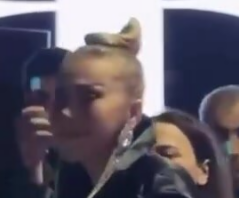 Səhnəyə qayıdan Rəqsanə h&ouml;nk&uuml;rd&uuml;  VİDEO