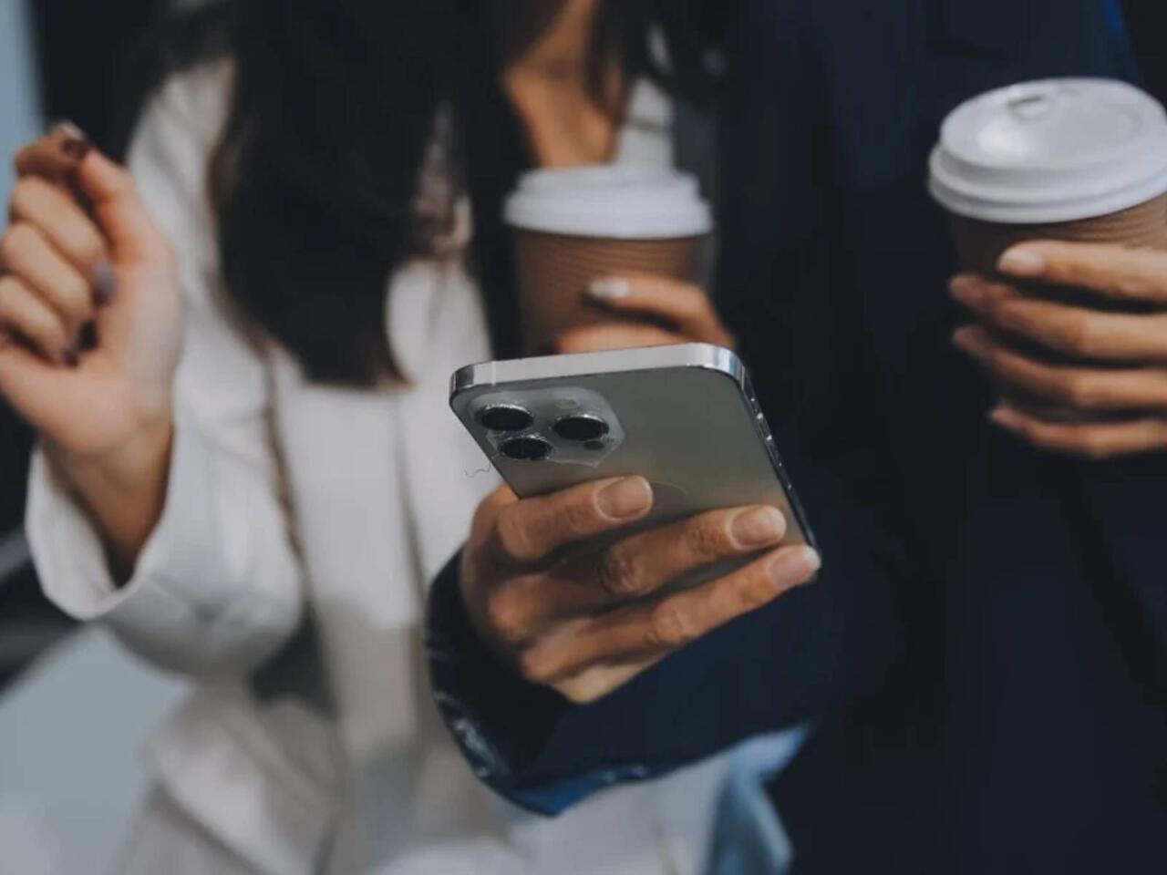 Telefonunuz izlənilə bilər – "Apple"dan təcili xəbərdarlıq