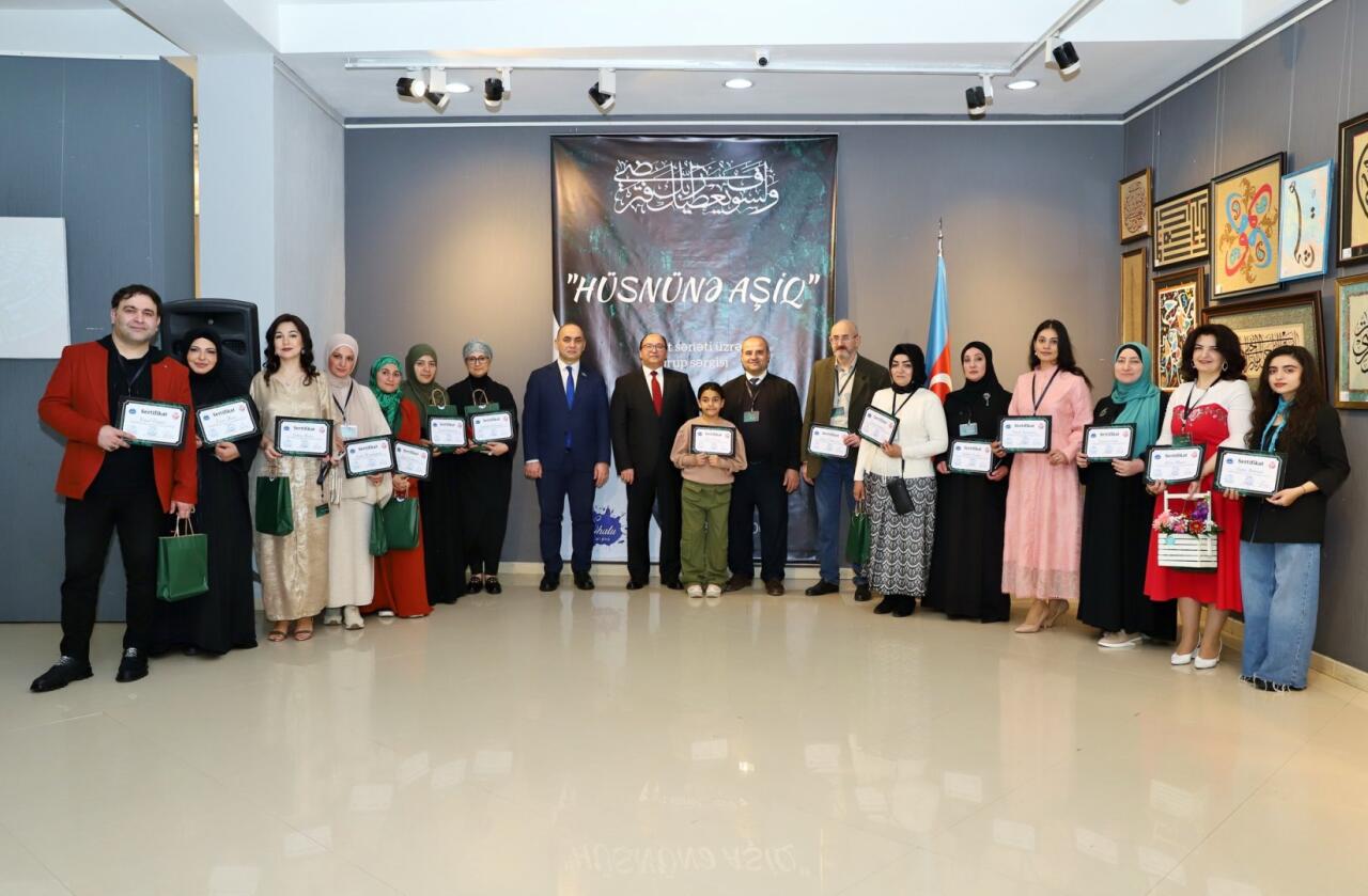 "Hüsnünə aşiq" adlı qrup sərgisi açıldı  FOTO