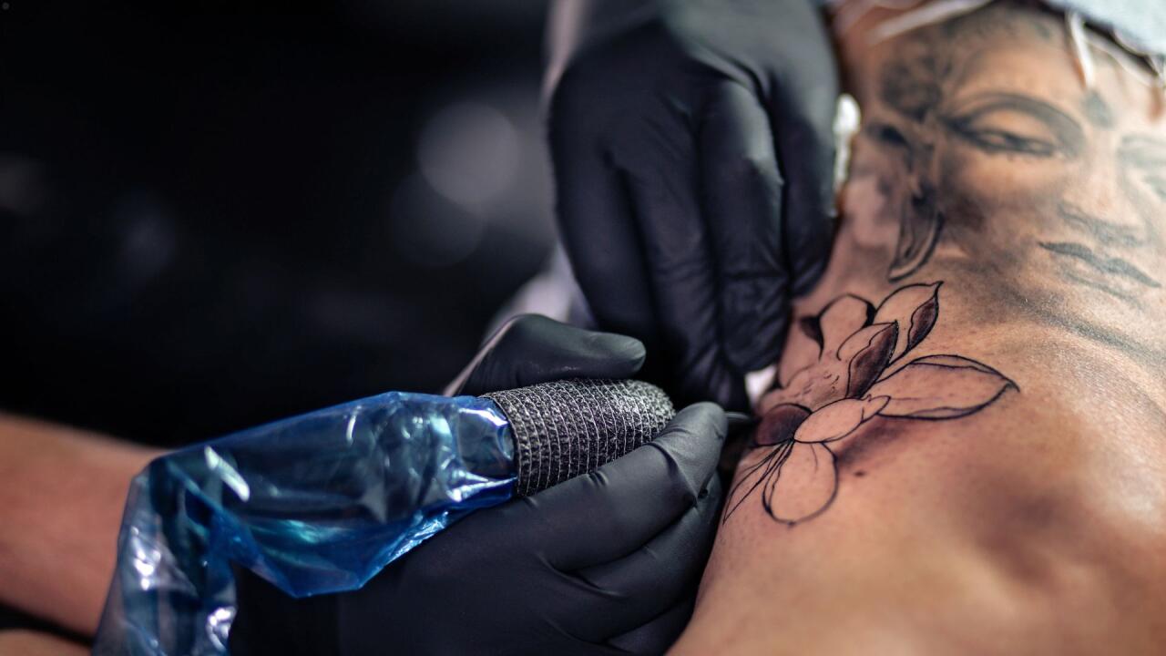 Azərbaycanda ananın qoluna d&ouml;ymə etdirib evə gələn qızına reaksiyası G&Uuml;NDƏM OLDU 