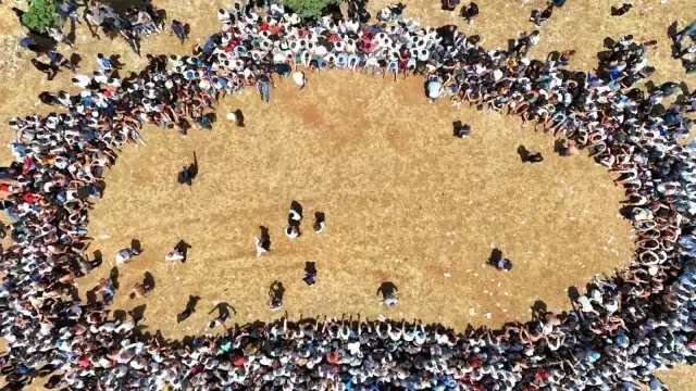 300 illik ənənə  Bunu oynayan 1 həftə gəzə bilmir  FOTO