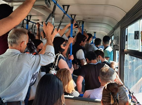 Bakıda avtobusda əlbəyaxa dava 