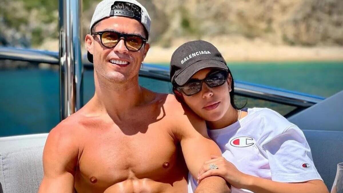 Ronaldo Corcinaya evlilik təklifi etdi  müqavilənin detalları gündəm oldu