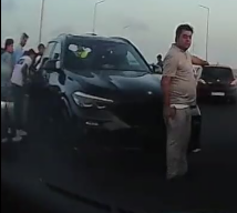 Bakıda yük maşını ilə BMW toqquşdu 