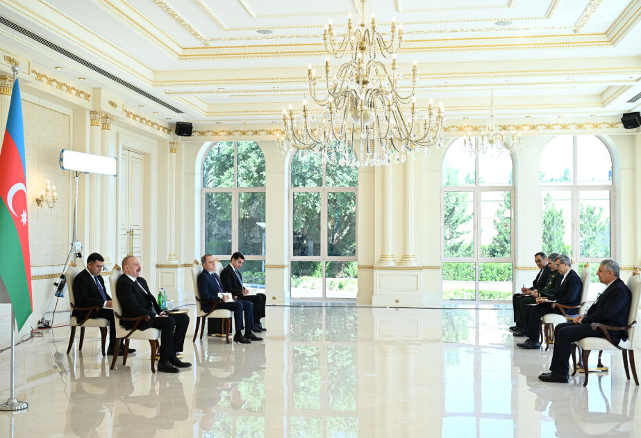 İlham Əliyev İranın Azərbaycanda yeni təyin olunmuş səfirinin etimadnaməsini qəbul edib  FOTO