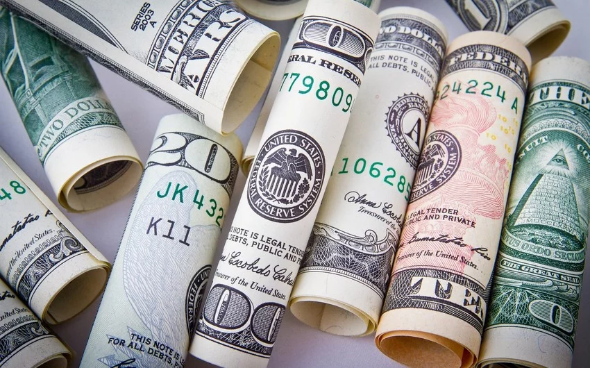 Rubl ucuzlaşdı, avro bahalaşdı  dolların qiyməti isə...  RƏSMİ