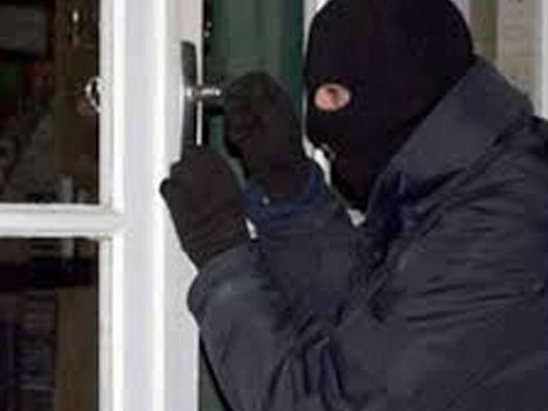 Mağaza sahibi oğrulardan qorunmaq üçün maraqlı üsula əl atdı