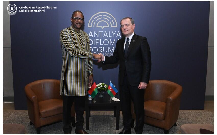 Ceyhun Bayramov Burkina Faso XİN rəhbəri ilə əməkdaşlıq potensialını müzakirə edib  FOTO