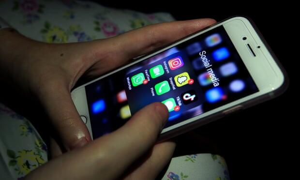 "İnstagram"da yeniyetmələrə canlı yayım qadağası  Bu icazə