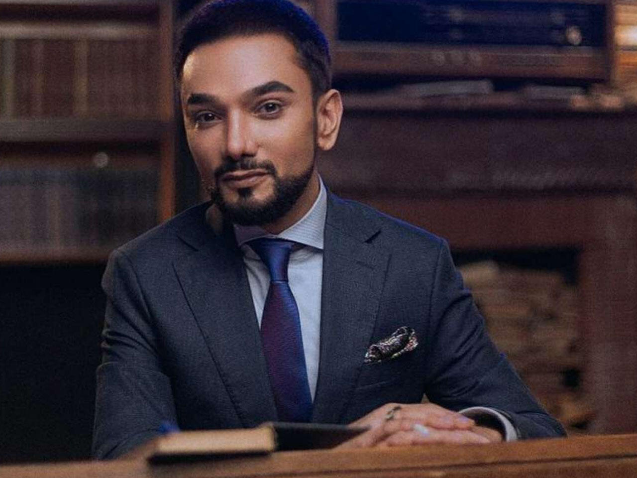 “Beləsinin ağıl kitabı bağlanıb”  Faiq Ağayevdən “atasız qızı oğluna almayan” aparıcıya