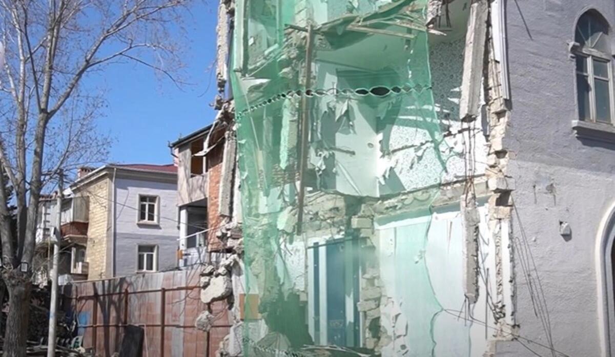 Daha bir tikinti şirkəti sakinlər evdə olarkən mənzilləri SÖKÜR? 
