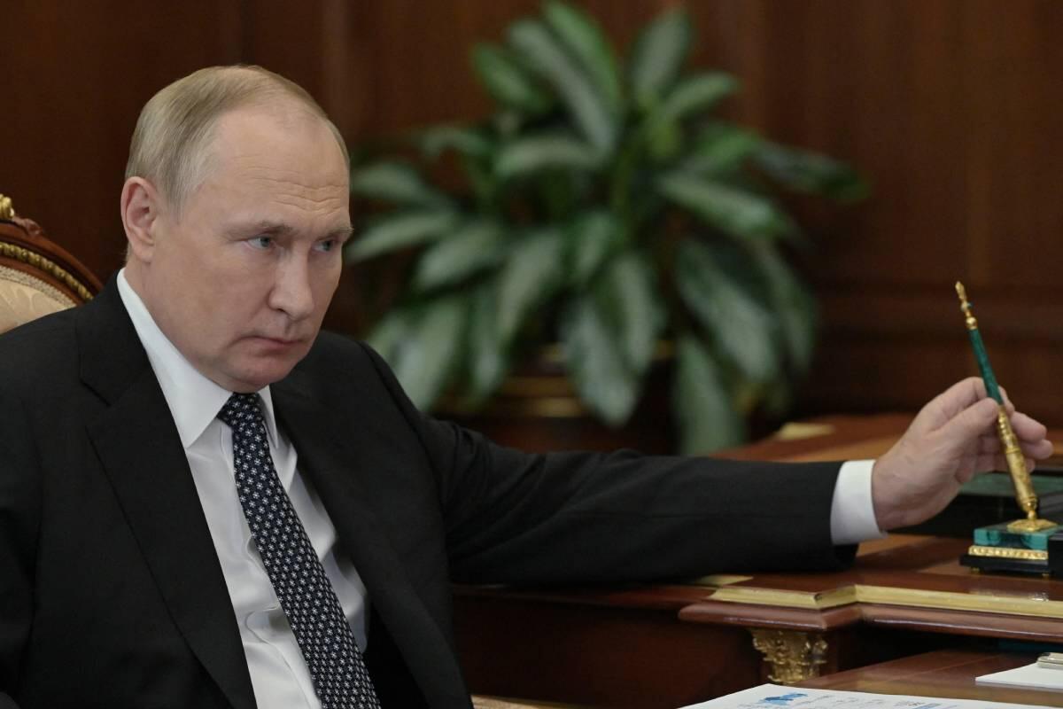 Nazirliyi 14 ay çəkdi  Putin onu vəzifəsindən uzaqlaşdırdı