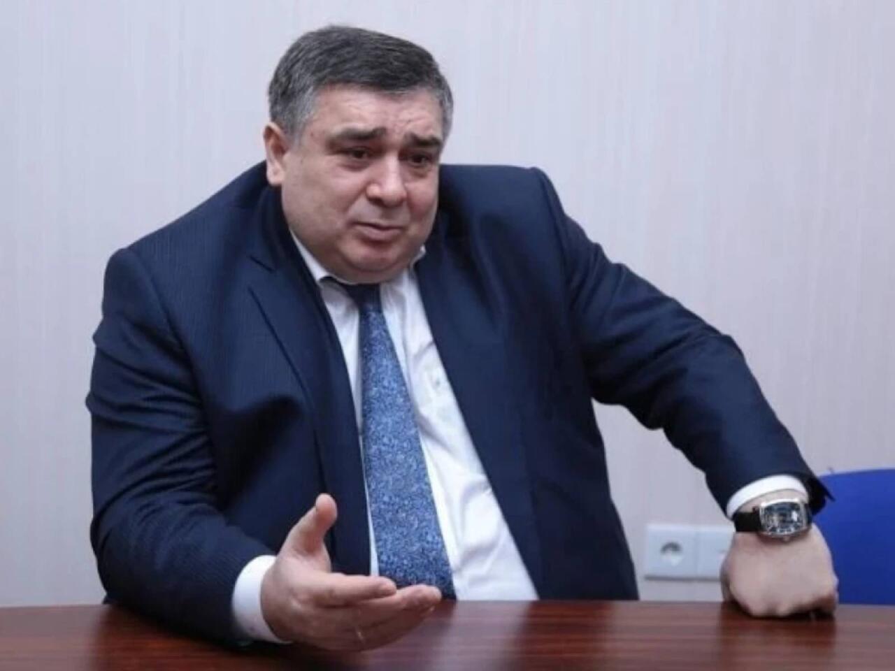 Şahin Şıxlinski toyuq hini boyda kamerada saxlanılır: "Hər an ölə bilər"