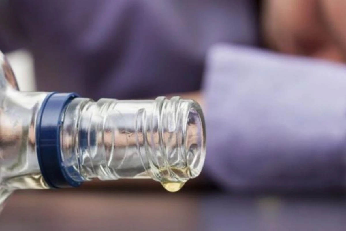 Bakıda səhvən sirkə turşusu i&ccedil;ən kişi &ouml;ld&uuml;