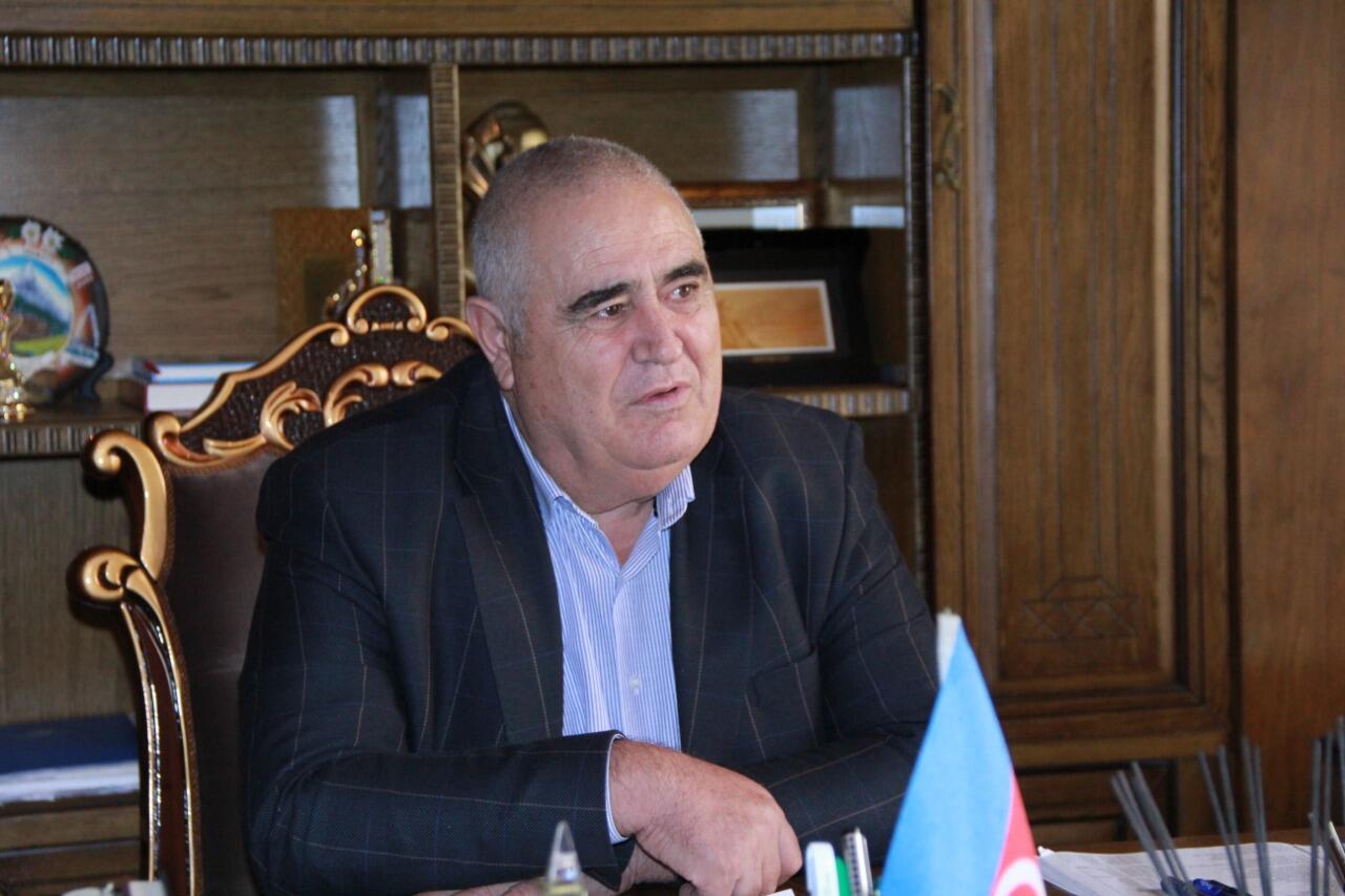 "Bakıda pulu töküblər çölə, qazanmaq çox asandır"