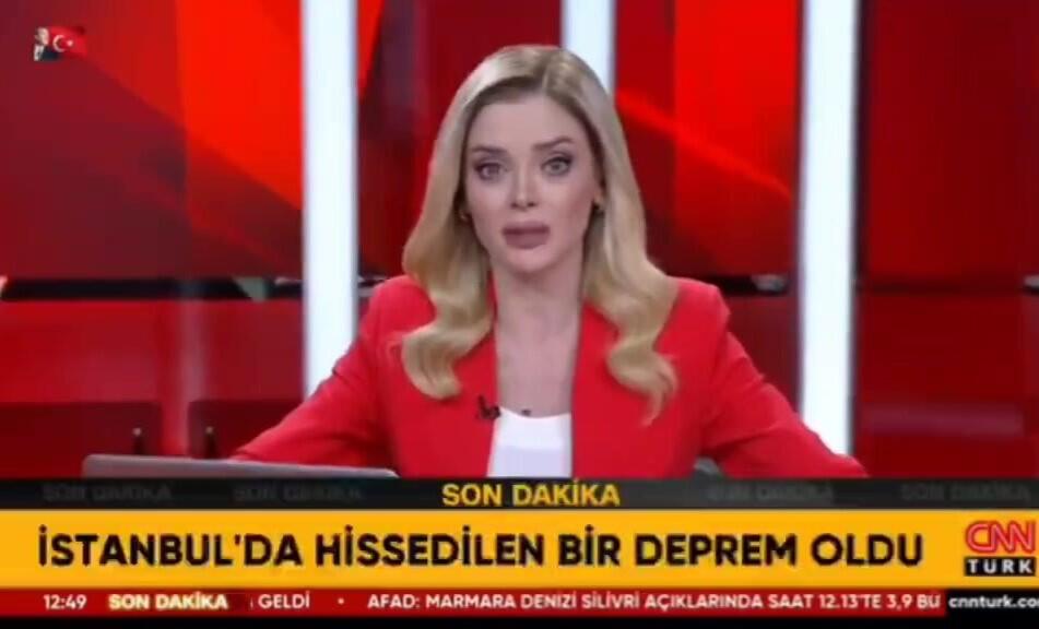 İstanbulda zəlzələ anı  Canlı yayımda studiya belə silkələndi  VİDEO