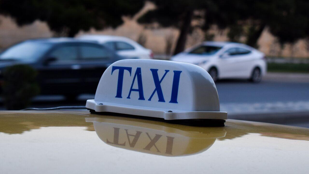 Turisti quru sərhədlə Gürcüstana aparacağını deyib, 200 dollarını aldı