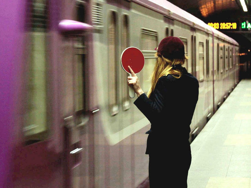 Metroda düyməni basanlar cərimələnəcək  AÇIQLAMA