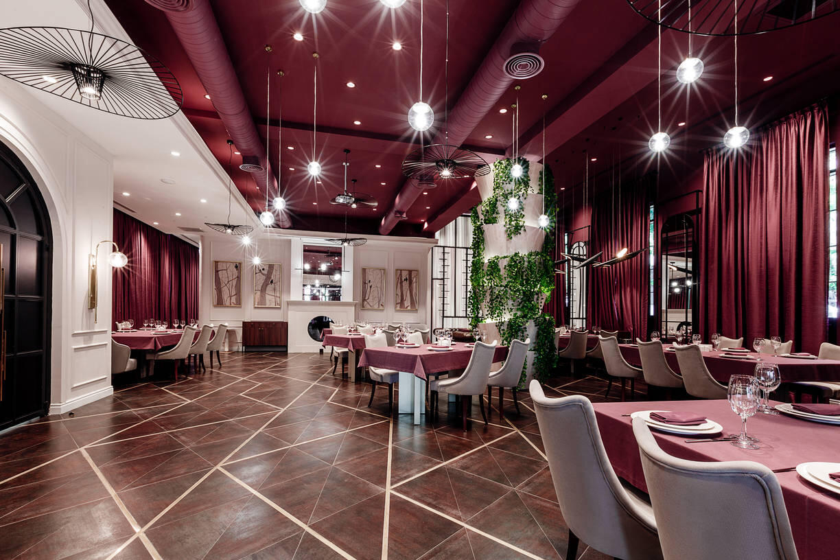 3 dost Bakının məşhur restoranında yeyibiçib qaçdılar